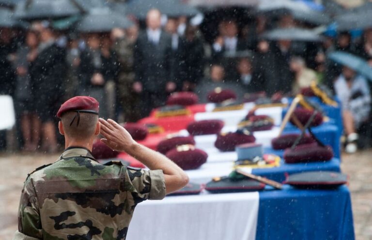 Haute-Saône : une bande-son porno interrompt l’hommage aux soldats