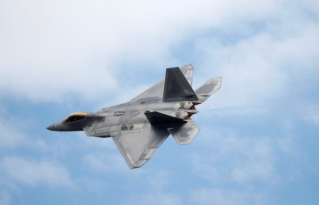 Trump dévoile ses ambitions aéronautiques : vers un F-55 bimoteur et un « F-22 Super » modernisé