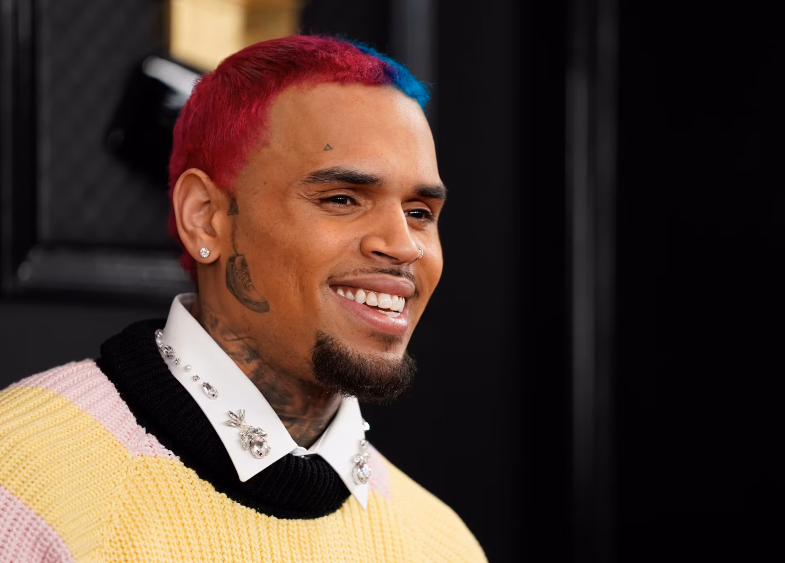 Chris Brown en détention au Royaume-Uni pour une accusation d’agression : sa tournée mondiale compromise