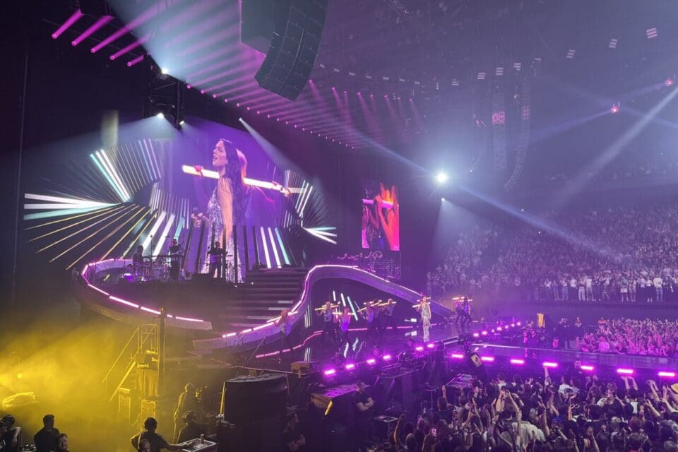 Alice Leroy - Dua Lipa enflamme Lyon avec une reprise inattendue d’Indila