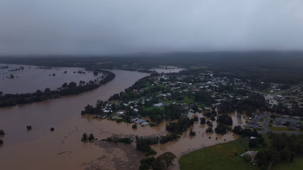 Inondations dévastatrices en Australie : des habitants piégés sur les toits dans des villes isolées