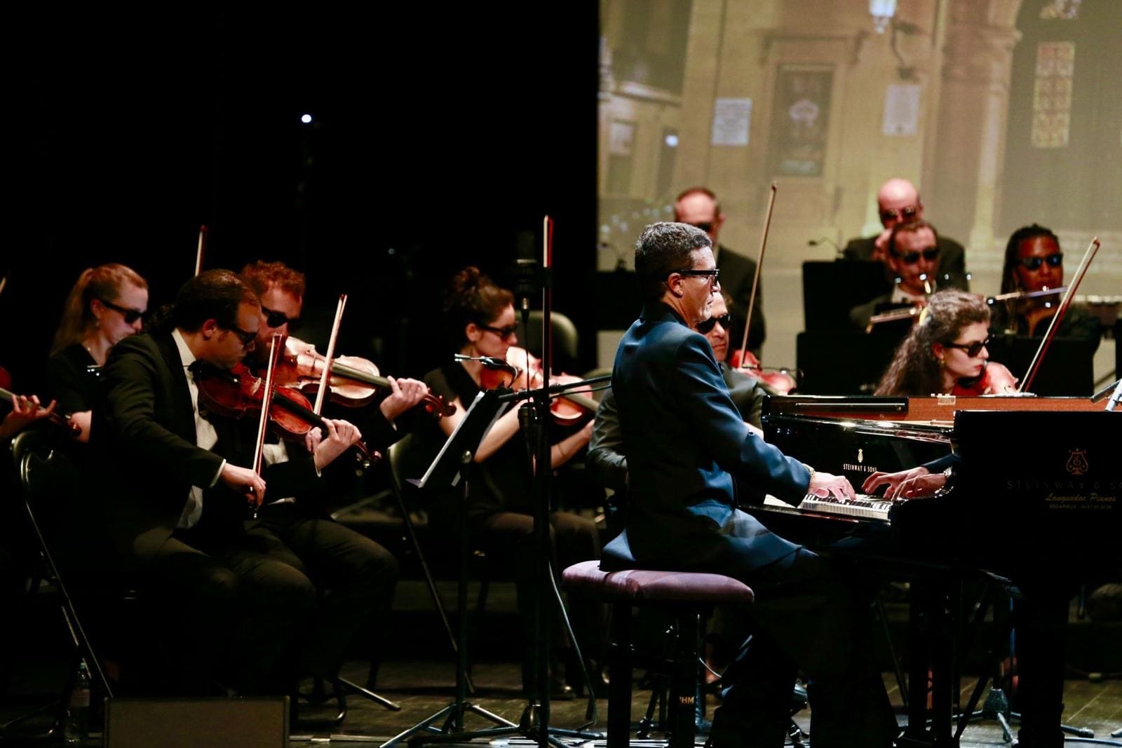 La Musique Comme Manifeste Omar Harfouch Au Piano Lors De Son Concerto Pour La Paix À Béziers, Le 8 Mai 2025, Accompagné De L'orchestre Béziers Méditerranée