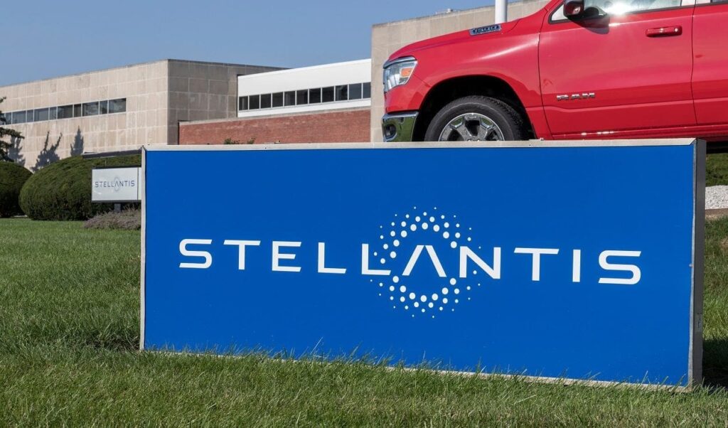 Panique sur l’électrique : Renault et Stellantis sonnent l’alarme à Bruxelles
