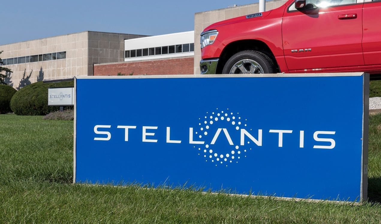 Panique sur l’électrique : Renault et Stellantis sonnent l’alarme à Bruxelles