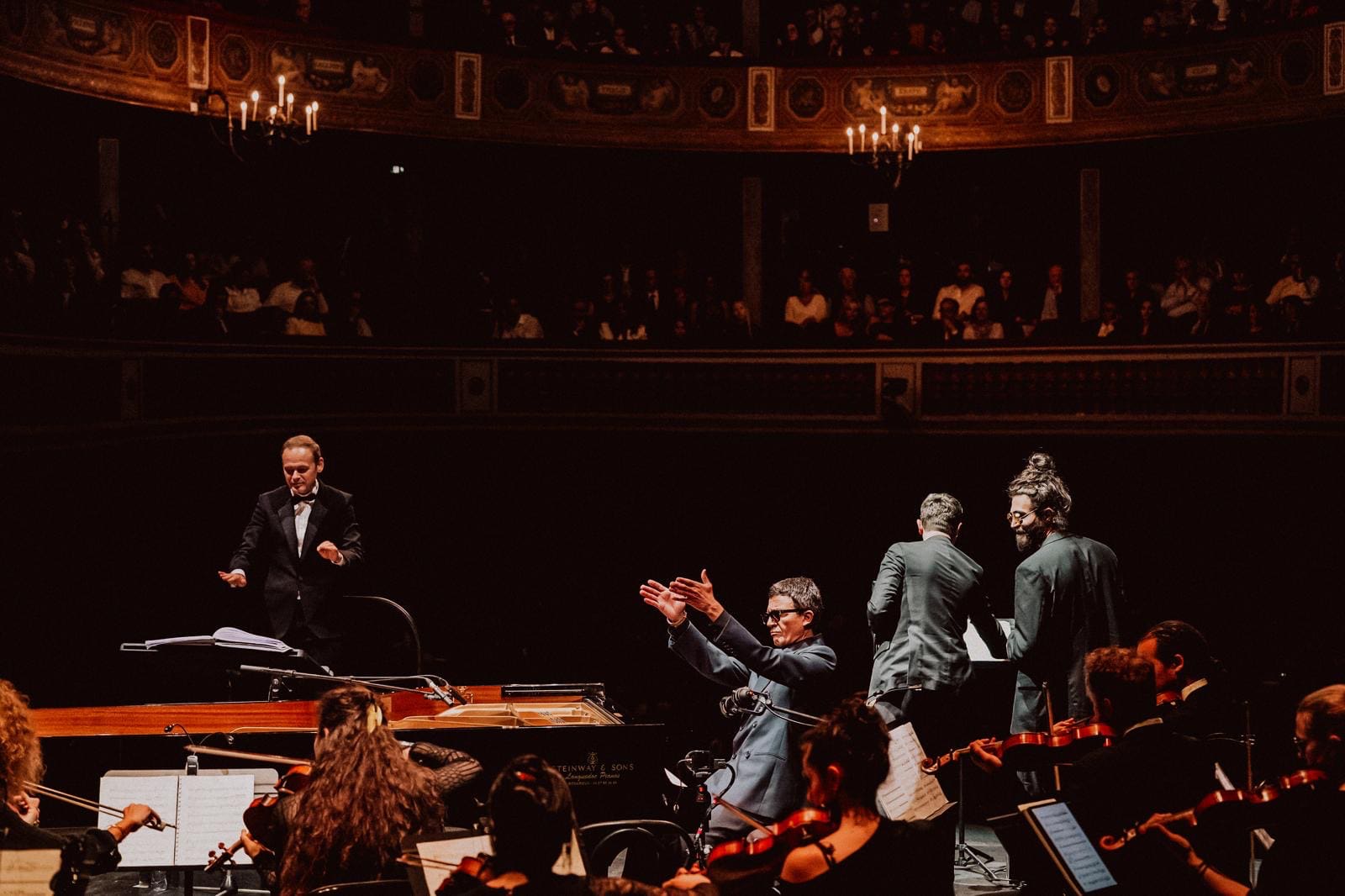 La Musique Comme Manifeste La Salle Était Comble Pour Le Concert