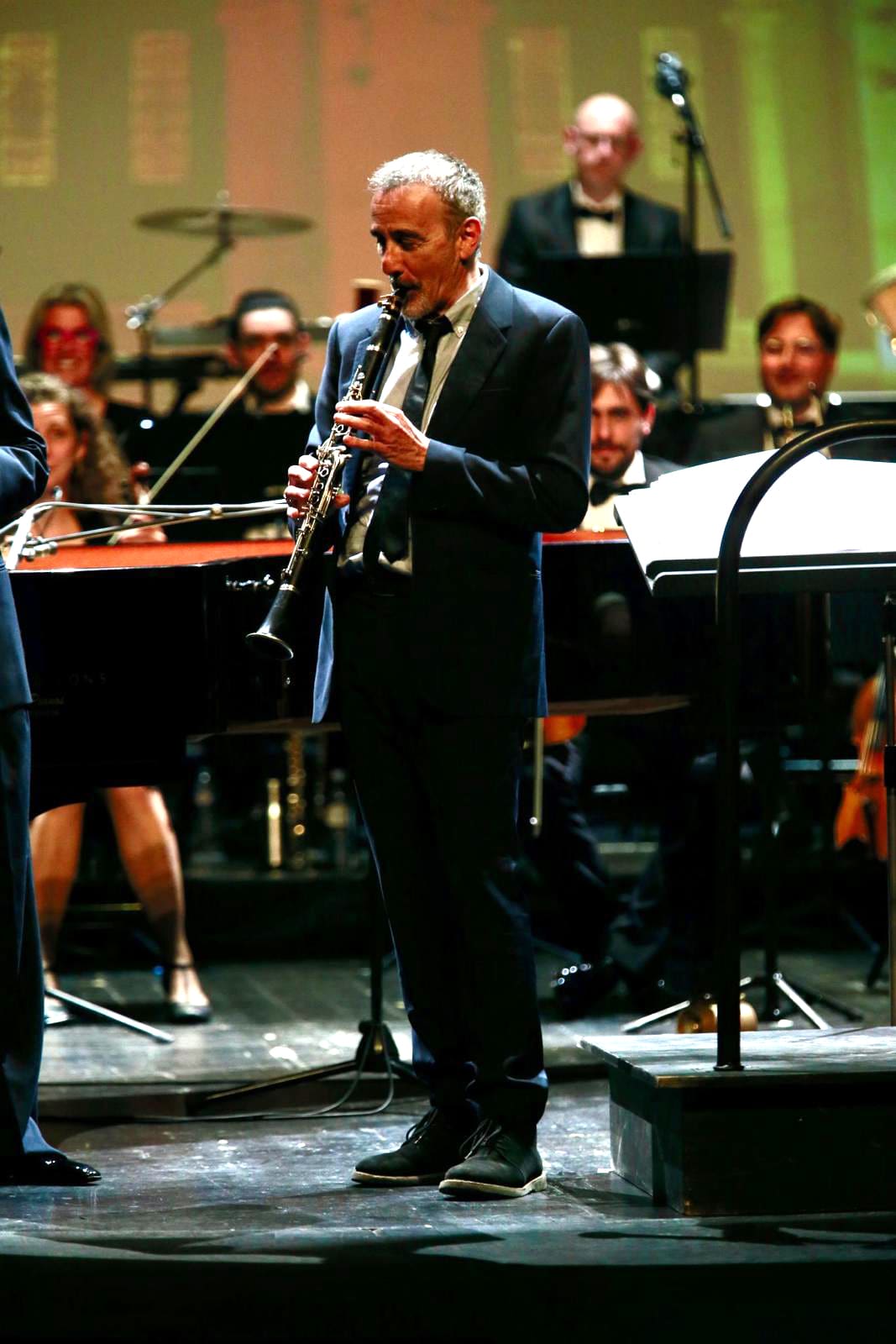 D'Autres Célébrités Présentes Au Concert Élie Semoun À La Clarinette