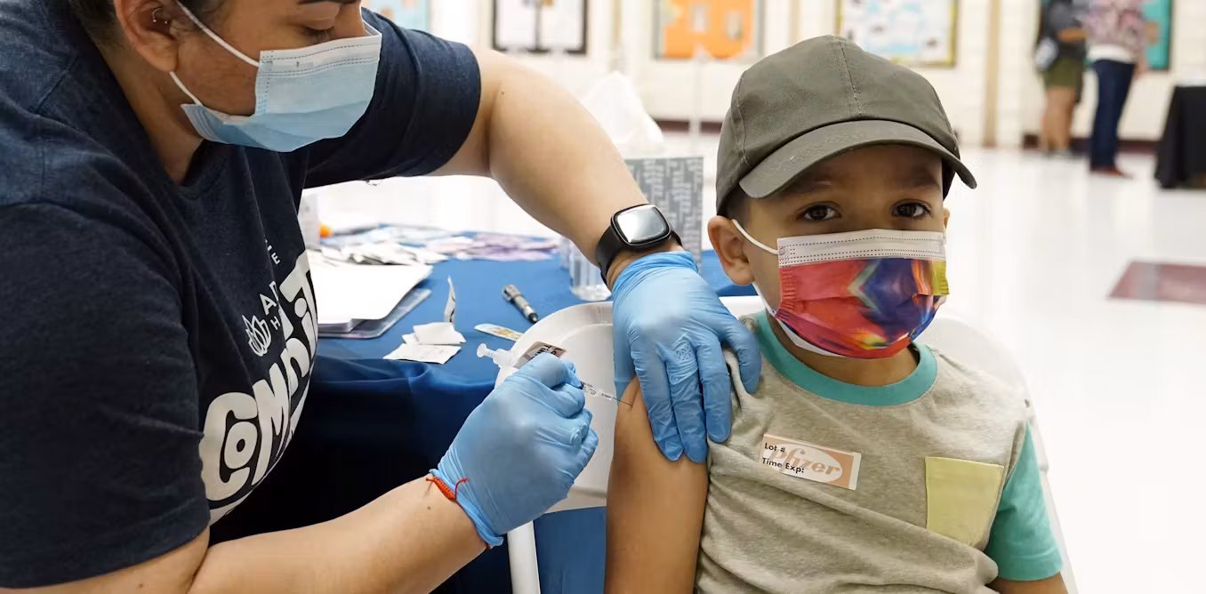 Les États-Unis retirent la recommandation des vaccins COVID pour les enfants en bonne santé et les femmes enceintes : levée de boucliers des experts