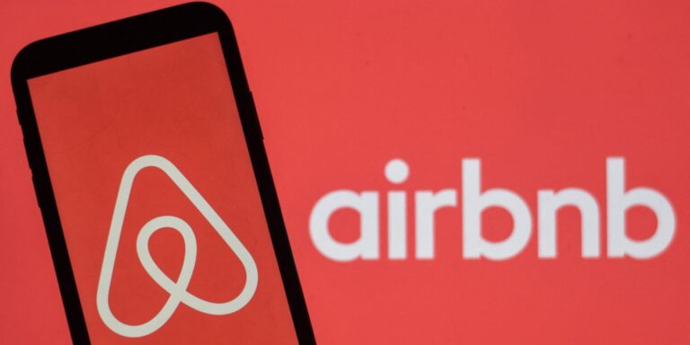 Airbnb en difficulté : la demande faiblit aux États-Unis, les prévisions déçoivent Wall Street