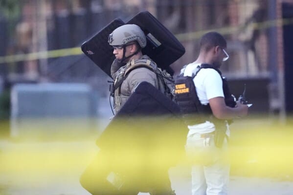 Un employé de prison de La Nouvelle-Orléans arrêté après avoir aidé dix détenus à s'évader sous la menace d’un coup de couteau