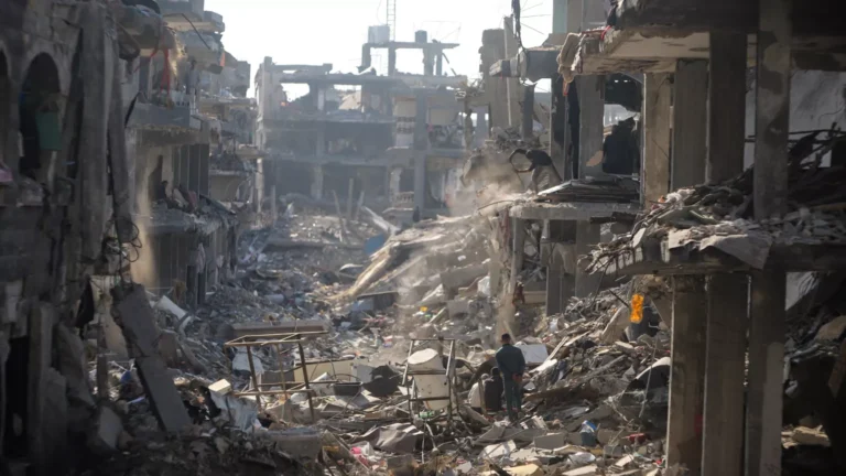Un groupe soutenu par les États-Unis propose de reprendre la distribution de l’aide à Gaza, suscitant de vives inquiétudes Un groupe soutenu par les États-Unis propose de reprendre la distribution de l’aide à Gaza, suscitant de vives inquiétudes