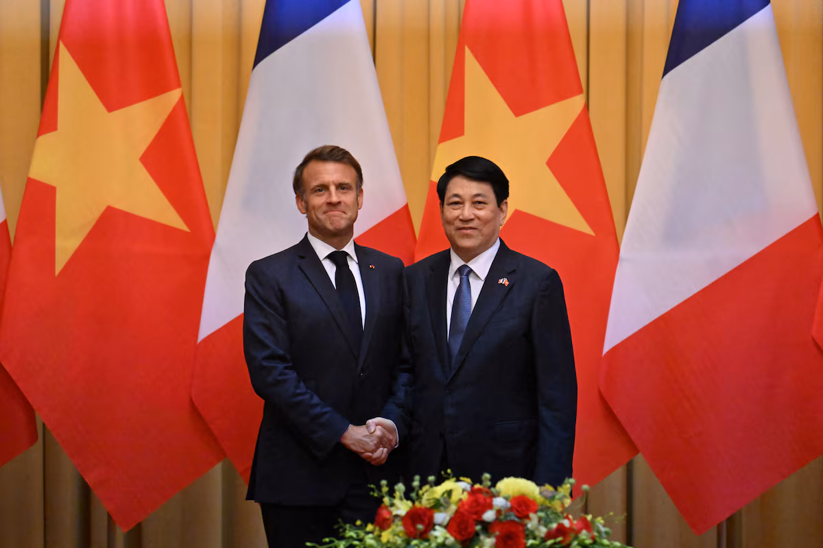 Macron signe pour 10 milliards de dollars d’accords au Vietnam, dans un contexte de tensions commerciales mondiales