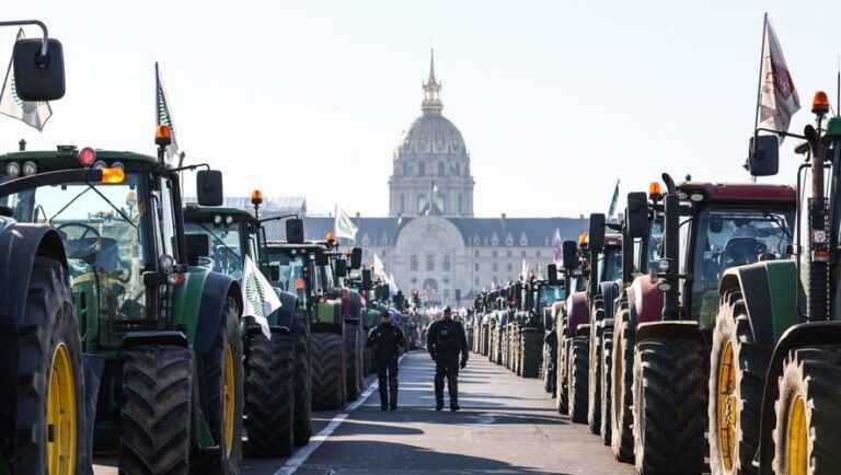 Lundi noir en vue à Paris : agriculteurs et taxis prévoient des blocages massifs