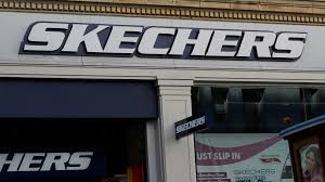 Secoué par les tarifs douaniers, Skechers racheté pour 9 milliards de dollars et retiré de la Bourse