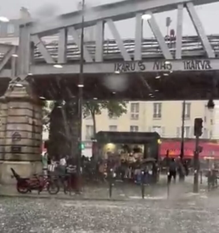 Tempête de grêle surprise en plein Paris