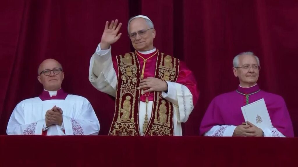 https://entrevue.fr/qui-est-leon-xiv-un-pape-forge-entre-chicago-rome-et-le-perou/