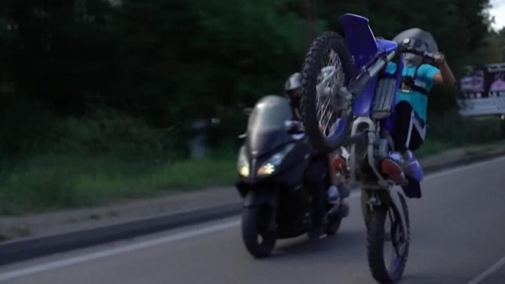 Rodéo urbain près de Nancy : un gendarme grièvement blessé, le motard en fuite