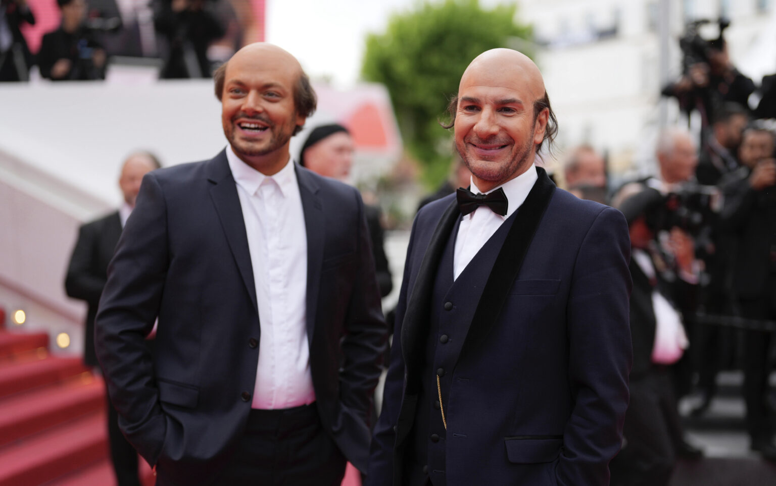 Cannes 2025 : Kev Adams et Michaël Youn font sensation en apparaissant chauves sur le tapis rouge