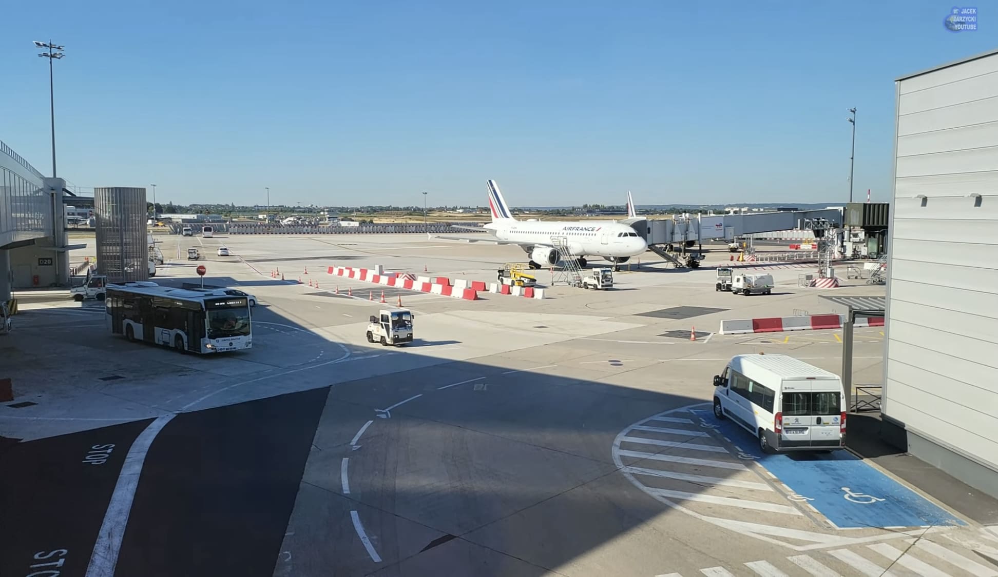 Panne à Paris-Orly : trafic toujours perturbé ce lundi, vols annulés, retards et incertitudes pour les passagers