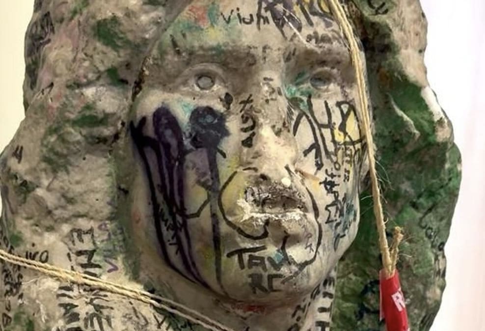 Le buste de la tombe de Jim Morrison retrouvé par hasard plus de 30 ans après avoir été volé