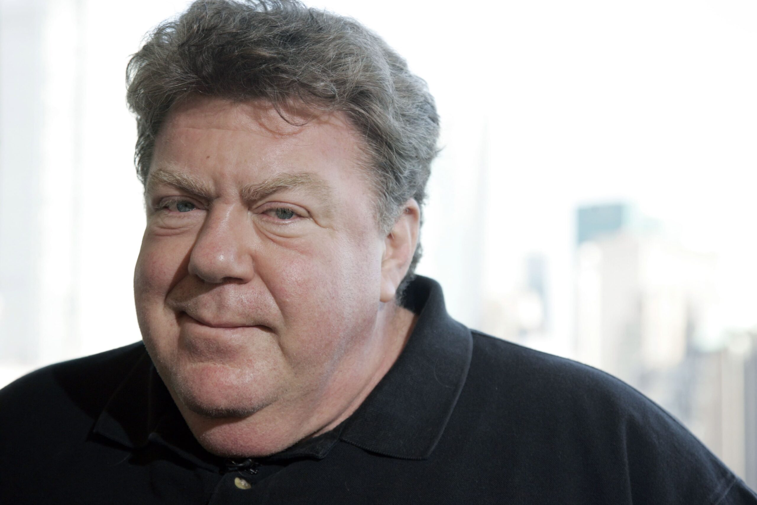 Décès de l’acteur George Wendt, connu pour son rôle dans la série ‘Cheers’, à l’âge de 76 ans
