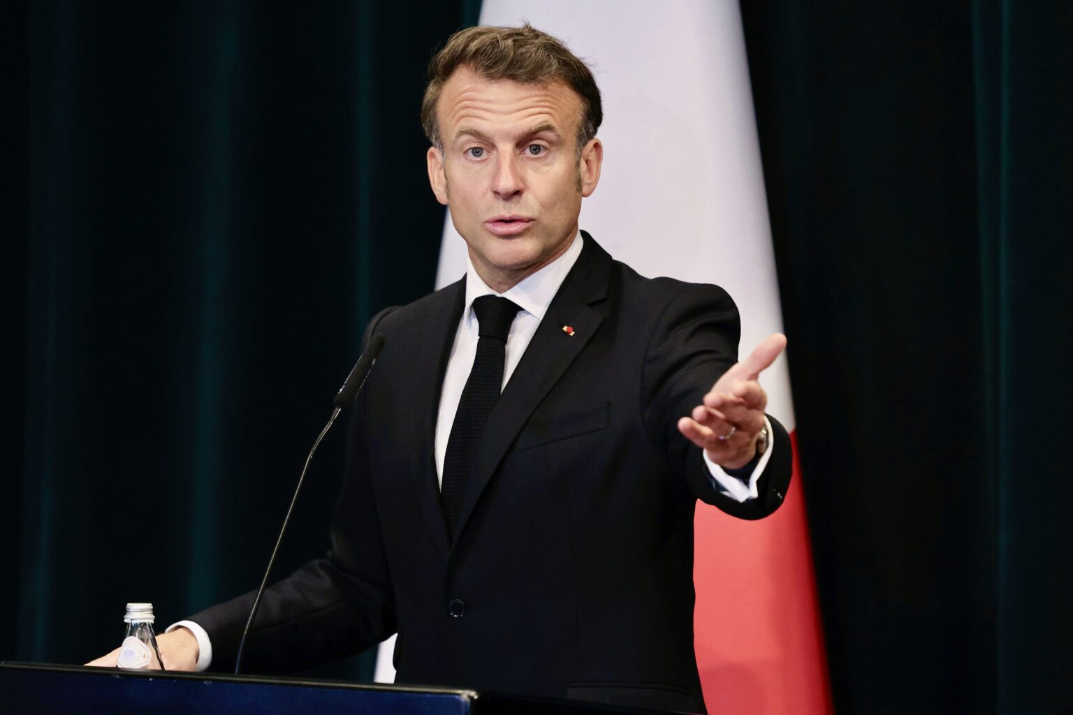 Islamisme : Emmanuel Macron demande de nouvelles mesures face aux Frères musulmans