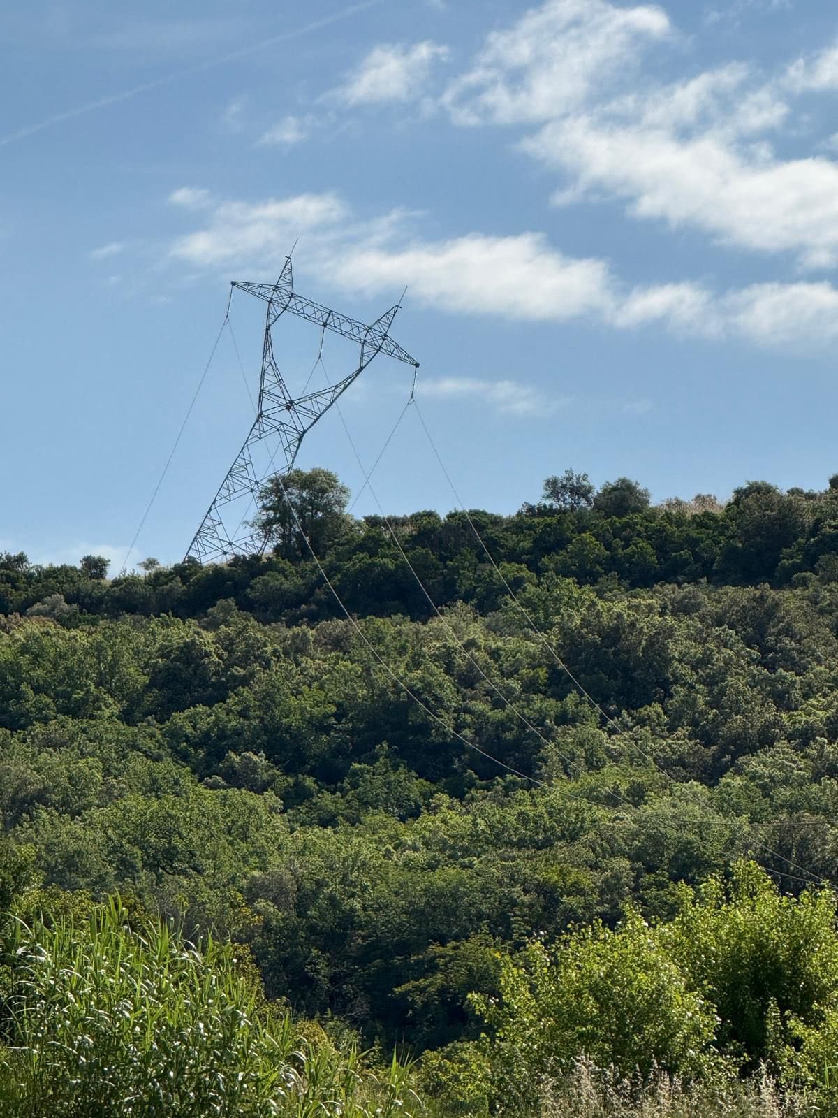 Cannes: Éric Ciotti Dénonce Un Acte «Terroriste» Et Publie Une Photo D’un Pylône Électrique Saboté — Panne D’électricité Géante À Cannes: Éric Ciotti Dénonce Un Acte «Terroriste» Et Publie Une Photo D’un Pylône Électrique Saboté