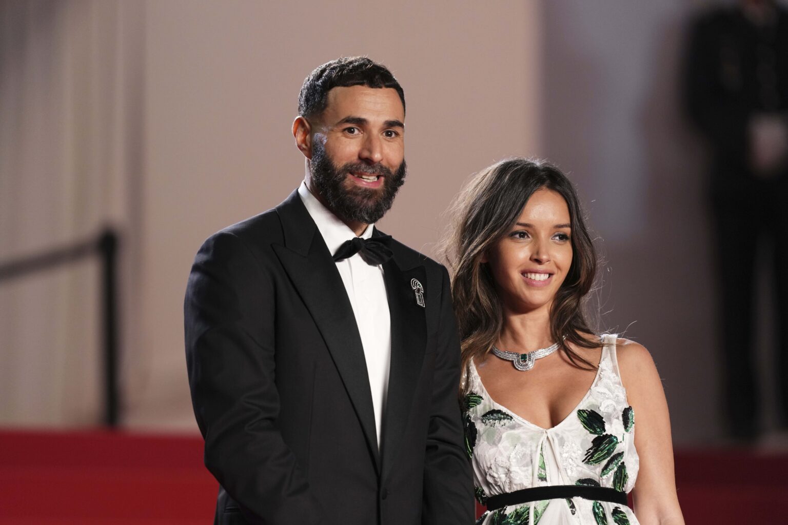 Cannes 2025 - Karim Benzema officialise sa relation avec Lyna Khoudri sur le tapis rouge