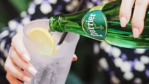 Scandale des eaux Nestlé : les ventes de Perrier chutent de 14% depuis début 2025