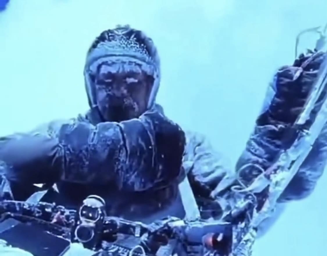 VIDÉO - Frayeur dans la ciel: un parapentiste aspiré par un nuage à 8.000 mètres d’altitude