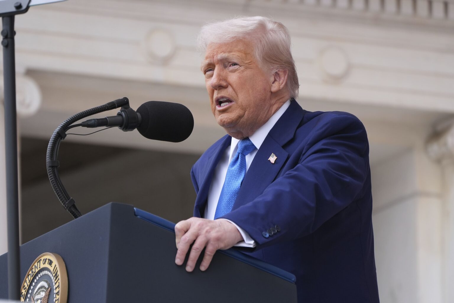 Revers judiciaire pour Donald Trump: un tribunal américain invalide les droits de douane «réciproques»