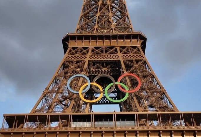 Paris - Les anneaux olympiques ne reviendront pas sur la tour Eiffel avant 2026