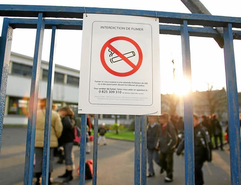 Tabac : le gouvernement annonce une interdiction de fumer autour des écoles et lieux fréquentés par les enfants