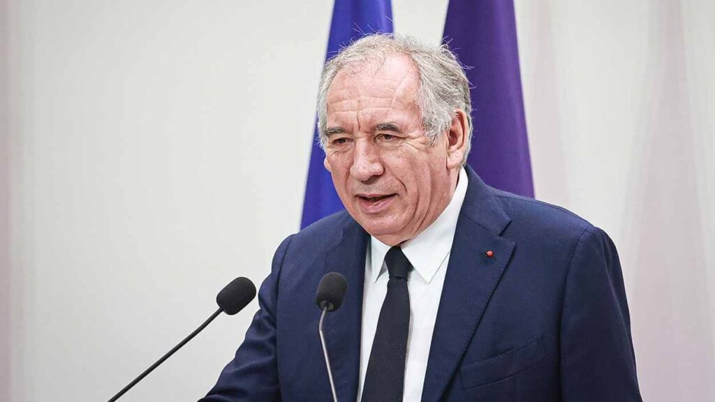 François Bayrou à Vichy pour honorer les 80 députés qui ont dit non à Pétain