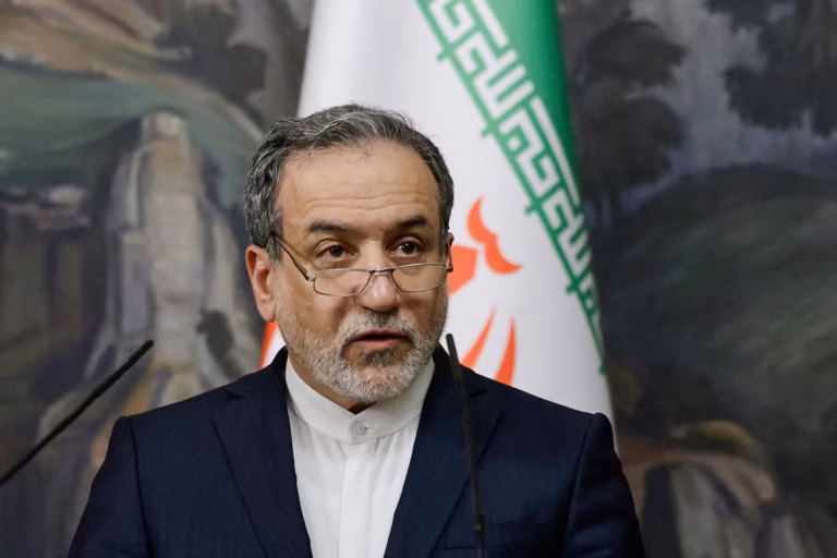 Téhéran reste inflexible : l’Iran refuse de céder ses droits nucléaires malgré la pression américaine