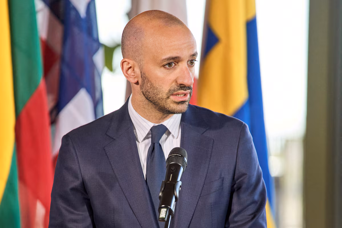 Crise diplomatique : la France expulse des responsables algériens, les relations « totalement bloquées »