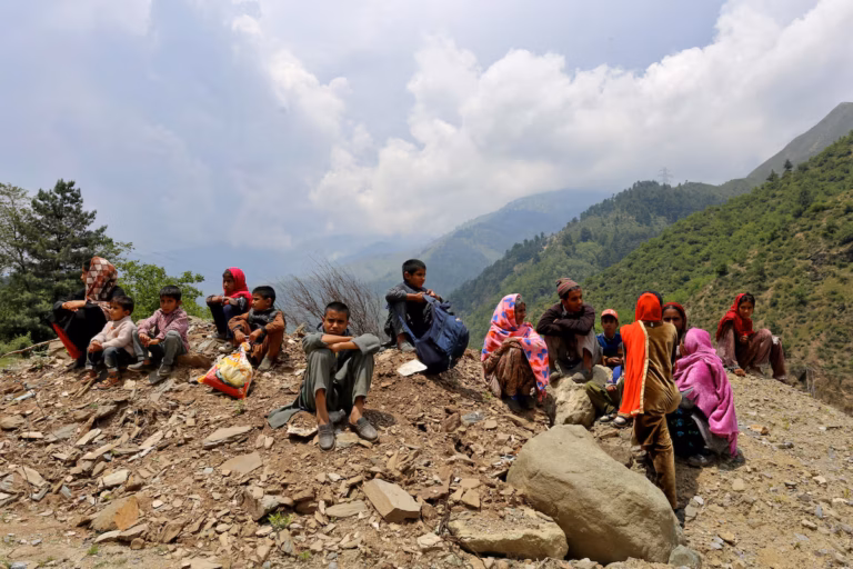 Frontière indo-pakistanaise : les villageois déplacés redoutent de rentrer malgré le cessez-le-feu