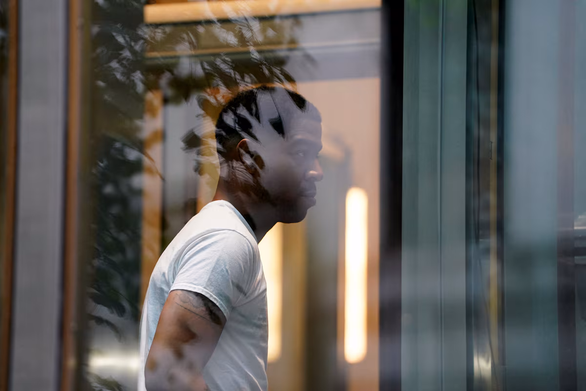 Kid Cudi affirme que Diddy s’est introduit chez lui après avoir découvert sa relation avec Cassie