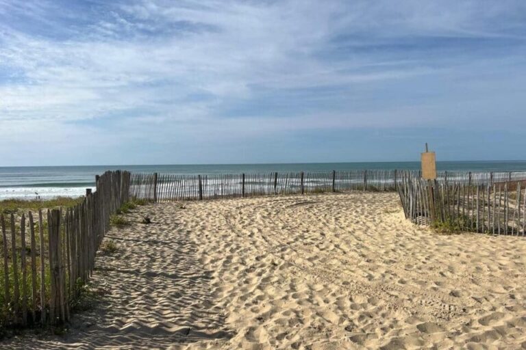 Lacanau en tête : la Gironde domine le classement des plages les plus propres 