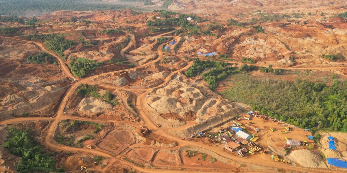 Glissement de terrain mortel dans une mine d’or en Papouasie indonésienne : six morts et 14 disparus