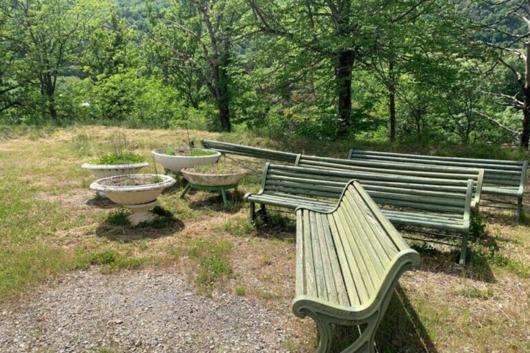 Ax-les-Thermes : la ville donne son mobilier urbain