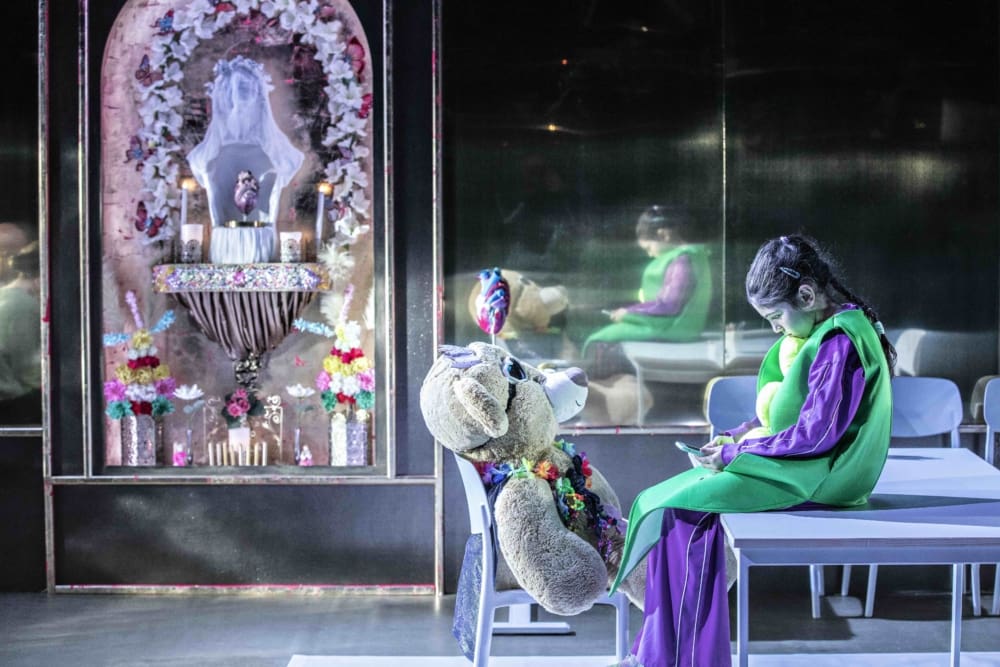 Avec Valentina, Caroline Guiela Nguyen tisse un conte poignant sur l’exil, l’enfance et la langue