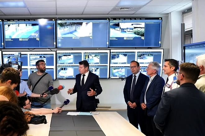 Nice sommée d’éteindre ses caméras devant les écoles, Estrosi monte au créneau