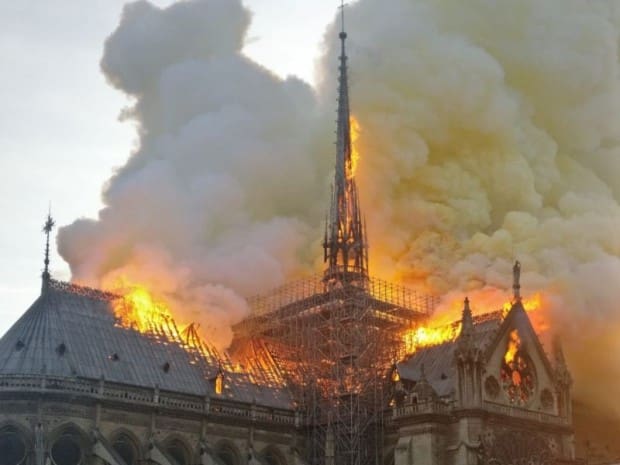Tabassage pendant l’incendie de Notre-Dame : deux condamnations, six ans plus tard