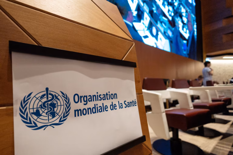 L’OMS adopte un budget réduit pour faire face au retrait des États-Unis, son principal bailleur de fonds