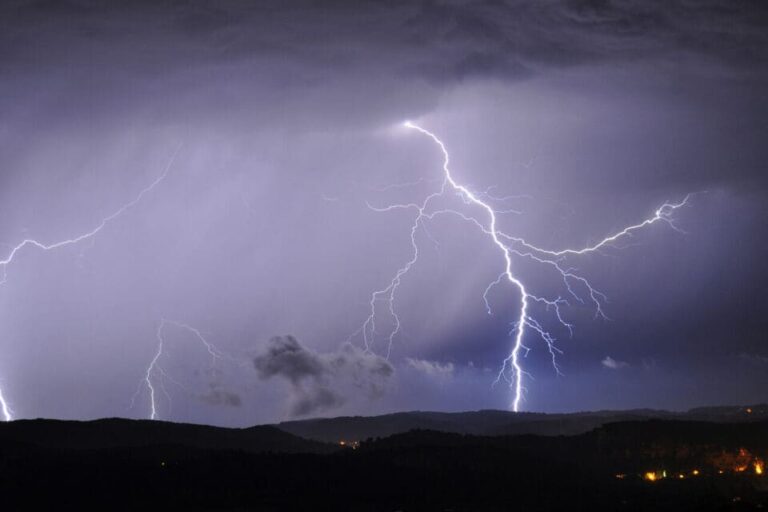 Météo du dimanche 11 mai : une France coupée en deux par les orages