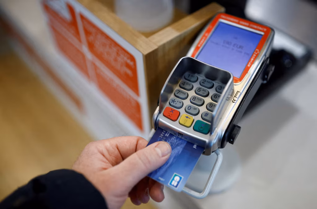 Face aux menaces géopolitiques, les pays nordiques et l’Estonie lancent des paiements par carte hors ligne