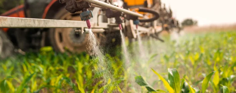 Pesticides : un millier de scientifiques s’opposent à la proposition du sénateur Duplomb