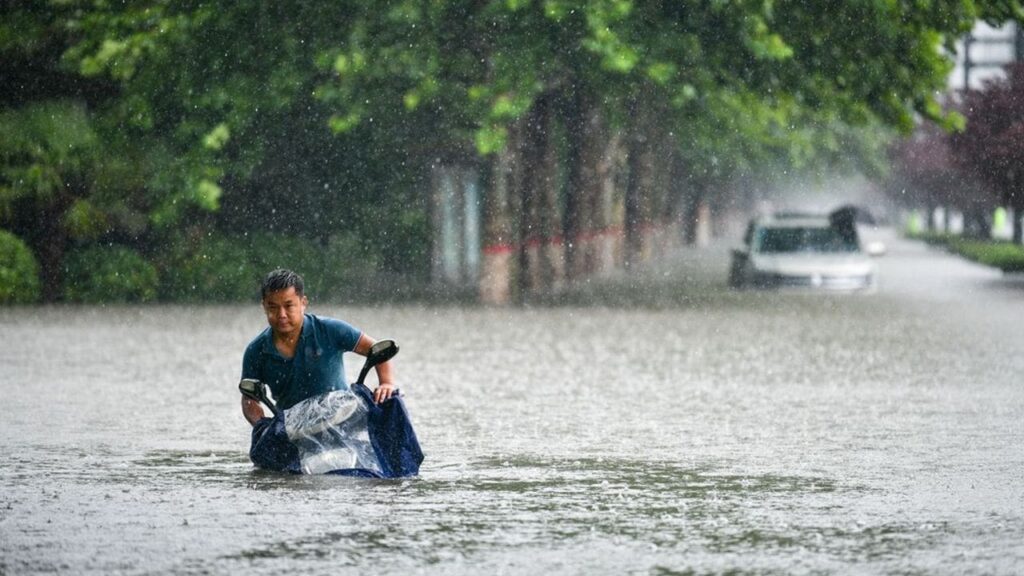 Sud de la Chine : cinq morts et plusieurs disparus après des pluies torrentielles, les autorités en alerte