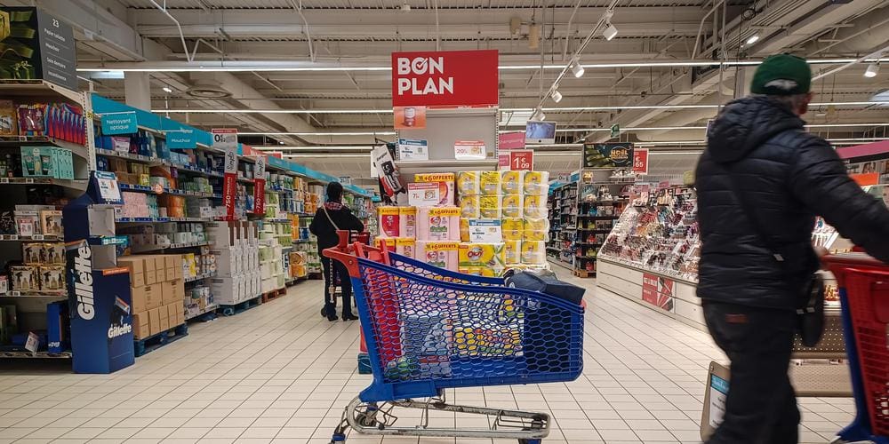 Promos en supermarché : 66 % des offres concernent des produits nocifs pour la santé