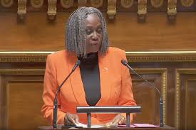 Saisie de tabac : une sénatrice LR interceptée avec 22 kilos à Roissy